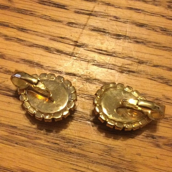 Vintage rhinestone and art glass clip earrings - Picture 2 of 2